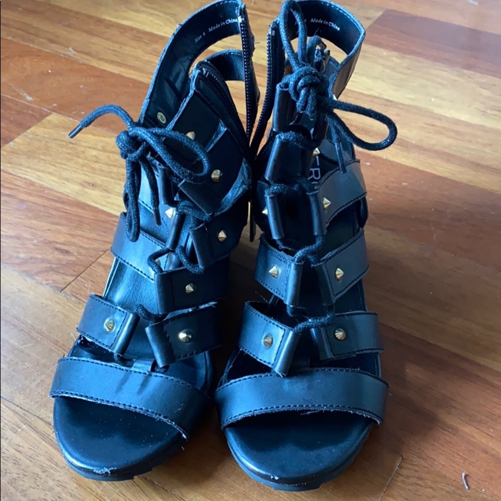Mercer sandal wedge ! Black studded size 6! - Picture 2 of 5